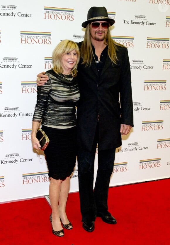 Robert "Kid Rock" Ritchie et sa mère lors du dîner de la cérémonie de remise d'honneurs au Kennedy Center à Washington le 1er décembre 2012