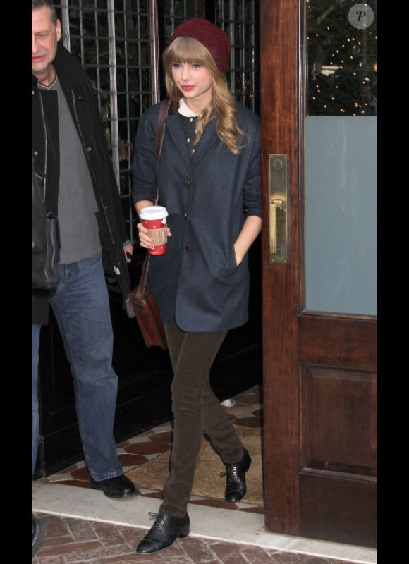 Taylor Swift et Harry Styles sont sortis séparément de l'hôtel de la chanteuse dans New York, après avoir passé la nuit ensemble, le mardi 4 décembre 2012.