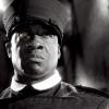 Le regretté Michael Clarke Duncan dans la peau de Manute pour Sin City en 2005 a trouvé son remplaçant pour la suite en salles dès 2013.