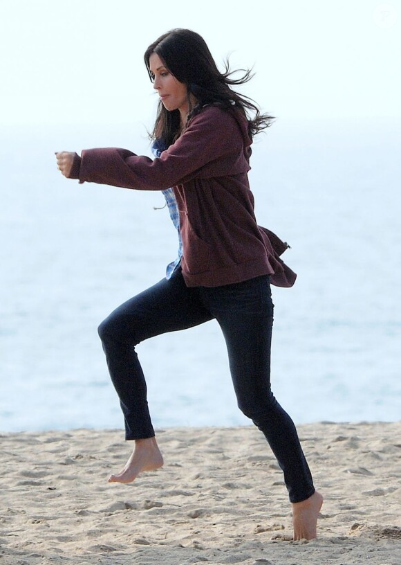 Courteney Cox et Josh Hopkins sur le tournage de "Cougar Town" à Malibu, le 6 decembre 2012. La fille de Courteney, Coco, est venue lui rendre visite.