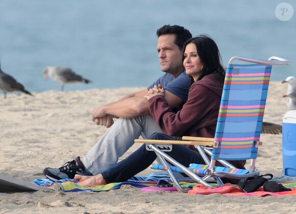 Courteney Cox et Josh Hopkins sur le tournage de "Cougar Town" à Malibu, le 6 decembre 2012. La fille de Courteney, Coco, est venue lui rendre visite.