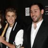 Justin Bieber et son manager Scooter Braun à New York le 27 avril 2012.