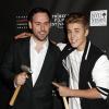 Justin Bieber et son manager Scooter Braun à New York le 27 avril 2012.  -