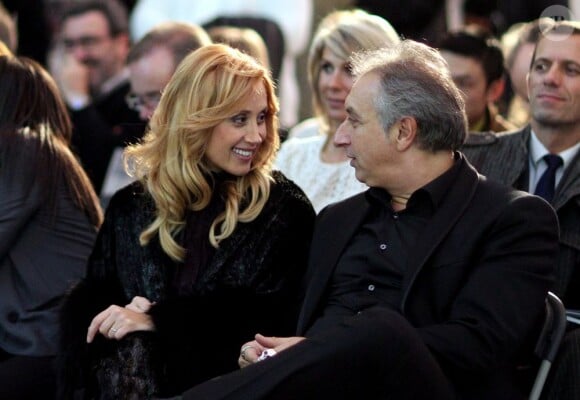 Lara Fabian et Gérad Pullicino complices à Paris le 3 décembre 2012 lors de la vente aux enchères des Frimousses de Créateurs au Petit Palais