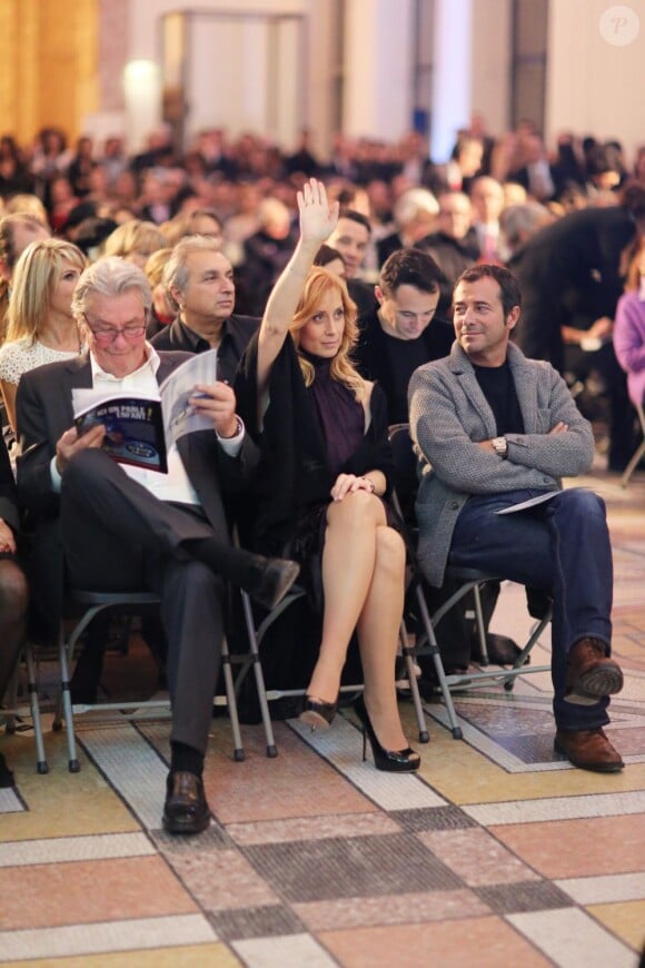 Alain Delon, Lara Fabian et Bernard Montiel à Paris le 3 décembre 2012 lors de la vente aux enchères des Frimousses de Créateurs au Petit Palais