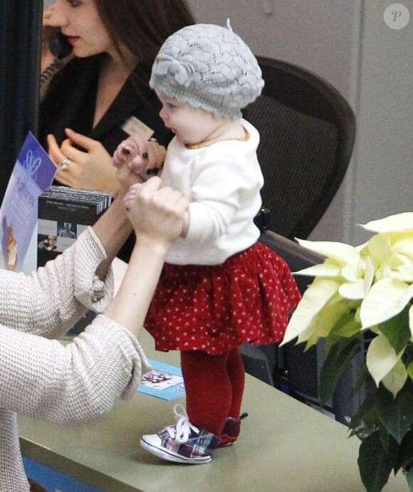Jack Osbourne, sa femme Lisa Stelly et leur petite fille Pearl sont allés voir le père Noël au Beverly Center Mall à Los Angeles. Le 8 décembre 2012.