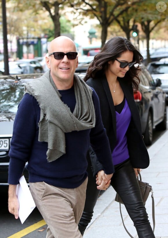 L'acteur Bruce Willis et sa femme Emma Heming font du shopping à Paris, le 16 octobre 2012.