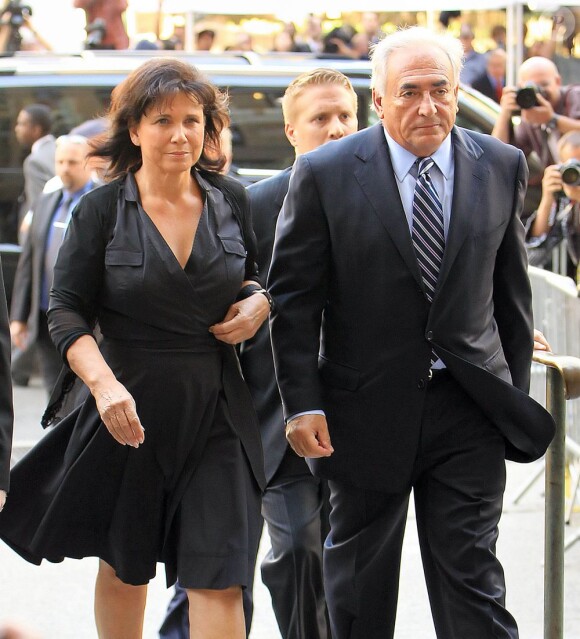 Dominique Strauss-Kahn et Anne Sinclair à New York le 23 août 2011.  Le procureur leur signifie l'abandon des poursuites au pénal. 