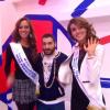 Miss Tahiti et Miss Nord-Pas-de-Calais entourent Mouloud Achour lors du Grand Journal de Canal + le lundi 10 décembre 2012