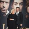 Hugh Jackman et sa femme Deborra-Lee Furness assistent à l'avant-première du film Les Misérables à New York le 10 décembre 2012.