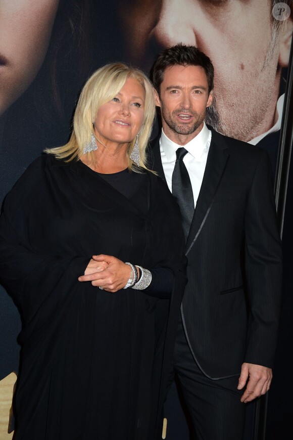 Hugh Jackman et sa femme Deborra-Lee Furness assistent à l'avant-première du film Les Misérables à New York le 10 décembre 2012.