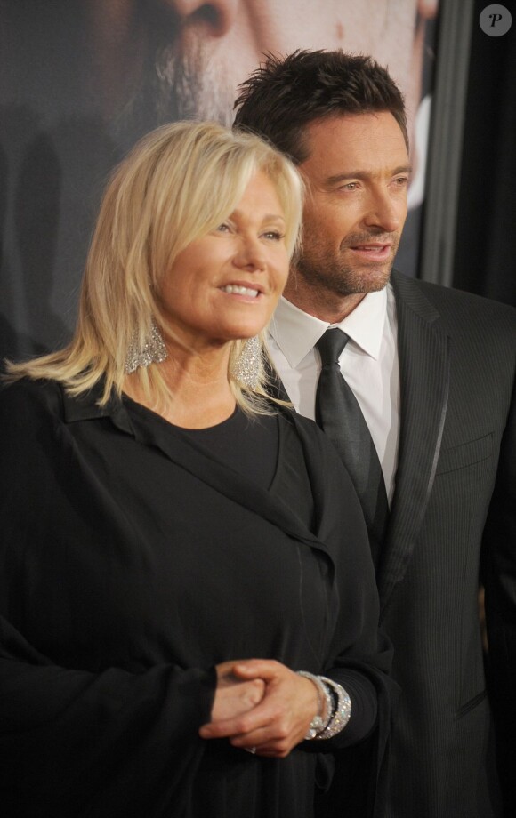 Hugh Jackman et sa femme Deborra-Lee Furness assistent à l'avant-première du film Les Misérables à New York le 10 décembre 2012.
