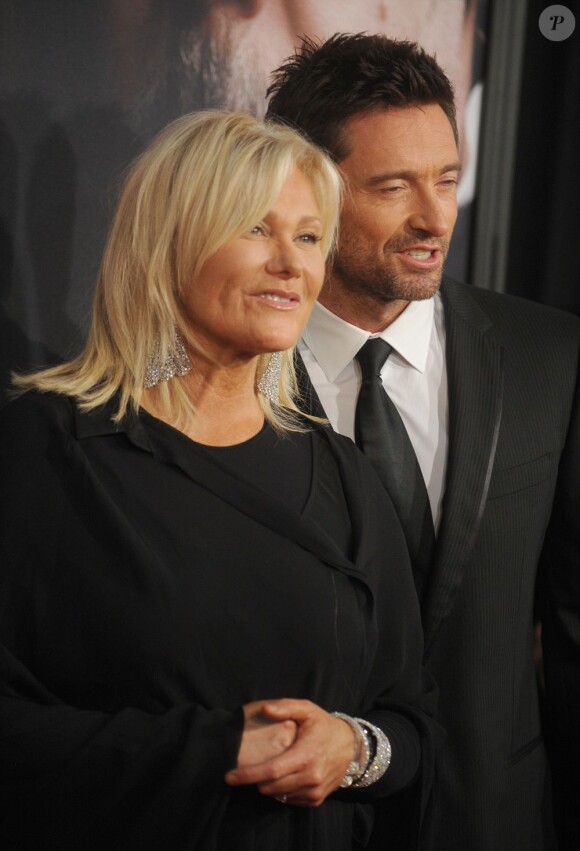 Hugh Jackman et sa femme Deborra-Lee Furness assistent à l'avant-première du film Les Misérables à New York le 10 décembre 2012.