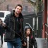 Hugh Jackman est allé chercher sa jeune fille Ava à la sortie de l'école à New York le 10 décembre 2012.
