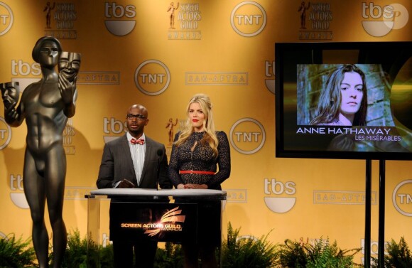 Taye Diggs et Busy Phillips lors de la présentation des nominations aux 19e Screen Actors Guild Awards au Pacific Design Center de West Hollywood le 12 décembre 2012