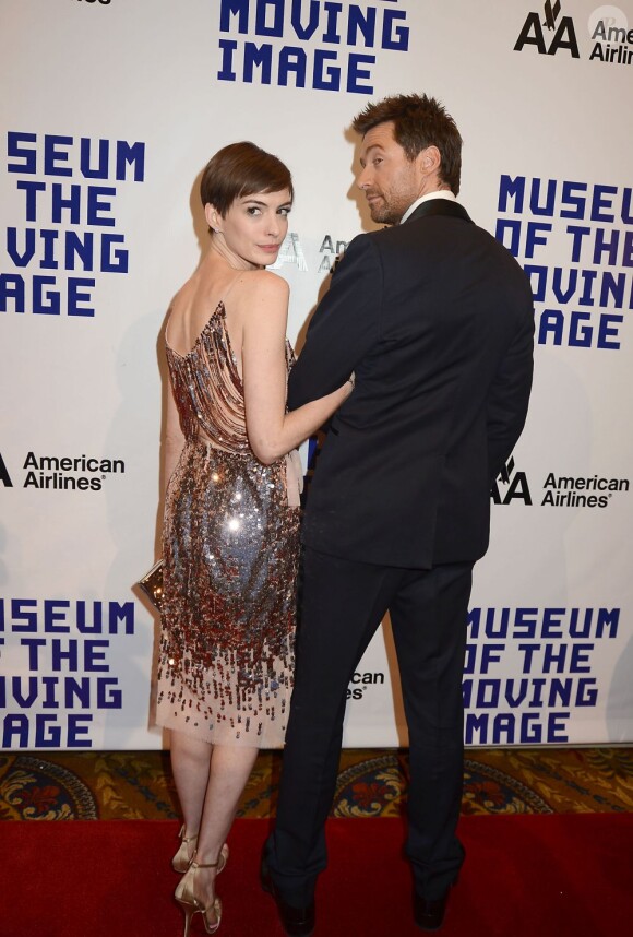 Anne Hathaway dans une robe Nina Ricci et Hugh Jackman à New York le 11 décembre 2012