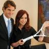 Roger Federer en compagnie de la présidente argentine Christina Kirchner à Buenos Aires en Argentine le 14 décembre 2012