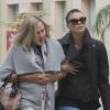 Charlize Theron et sa mère Gerda profitent d'un après-midi en tête à tête en se rendant au cinéma à Arclight Hollywood. Los Angeles, le 15 décembre 2012.