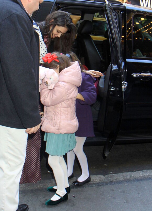 Katie Holmes emmène sa fille Suri Cruise voir une comédie musicale à New York, le 15 décembre 2012.