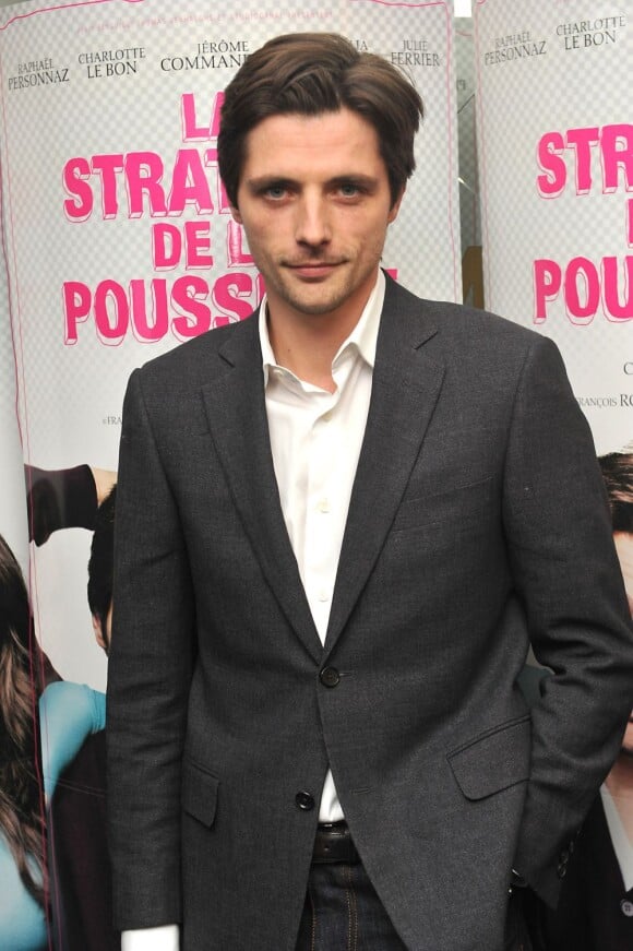 Raphaël Personnaz affiche un brin de fatigue lors de l'avant-première de La stratégie de la poussette au cinéma le St Germain à Paris, le 18 décembre 2012.