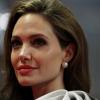 Angelina Jolie va réaliser son deuxième film, intitulé Unbroken, et porté sur la vie de Louis Zamperini. (Photo du 16 février 2012)