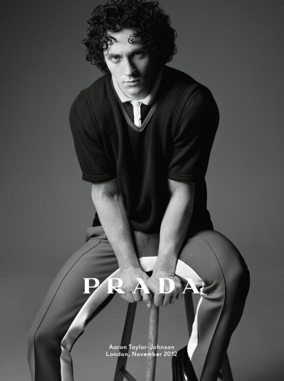 Aaron Taylor-Johnson photographié par David Sims pour la campagne printemps-été 2013 de Prada.