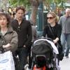 Anna Paquin et son mari Stephen Moyer de sortie avec leurs jumeaux âgés de 3 mois à Santa Monica, le 19 décembre 2012.