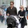 Anna Paquin et son mari Stephen Moyer de sortie avec leurs jumeaux nés il y a 3 mois à Santa Monica, le 19 décembre 2012.