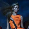 Kate Moss incarne une sexy gladiatrice pour la campagne printemps-été 2013 de Versace. Photo par Mert Alas et Marcus Piggott.
