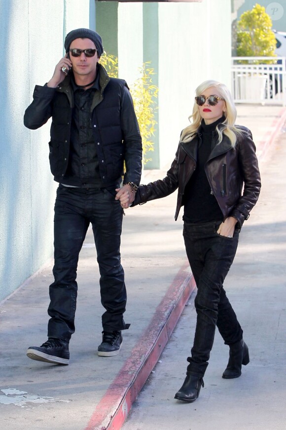Gwen Stefani et Gavin Rossdale, main dans la main pour leur balade matinale en direction d'un Starbucks. Los Angeles, le 21 décembre 2012.