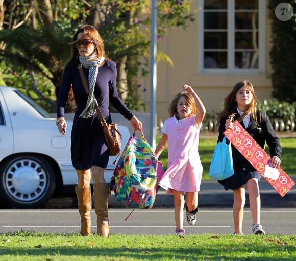 Brooke Burke, épouse de David Charvet, va chercher ses filles à l'école à Malibu le 20 décembre 2012