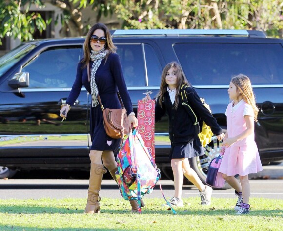 Brooke Burke va chercher ses adorables filles à l'école à Malibu le 20 décembre 2012