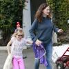 Jennifer Garner et sa fille Violet font du shopping à Santa Monica, le 23 décembre 2012.