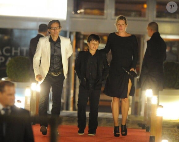 Paul Belmondo, Luana et leur fils Giacomo le 16 juin 2010 à Paris.
