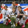David Beckham et ses trois fils Romeo, Cruz et Brooklyn célèbrent le nouveau titre de champions de MLS (Major League Soccer) des Los Angeles Galaxy. Carson, le 1er décembre 2012.