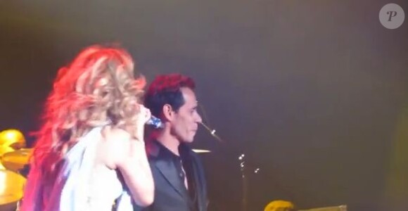 Jennifer Lopez a terminé sa tournée par une surprise : un duo avec son ex-mari, Marc Anthony, à Puerto Rico, le 22 décembre 2012.