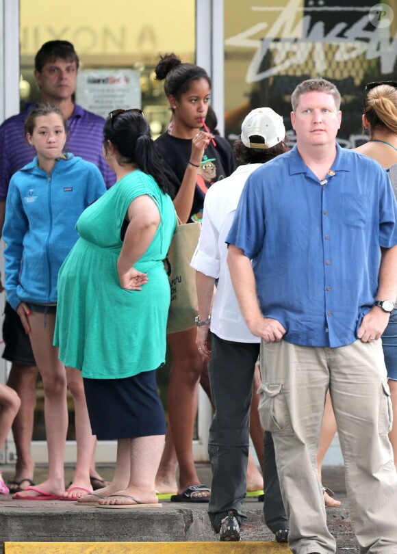 Exclusif - La fille aînée de Barack et Michelle Obama, Malia (14 ans), bien entourée et protégée lors de ses vacances sur l'île de Maui à Hawaï. Le 24 décembre 2012.