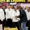 François Hollande en visite au marché de Ringis près de Paris le 27 décembre 2012.