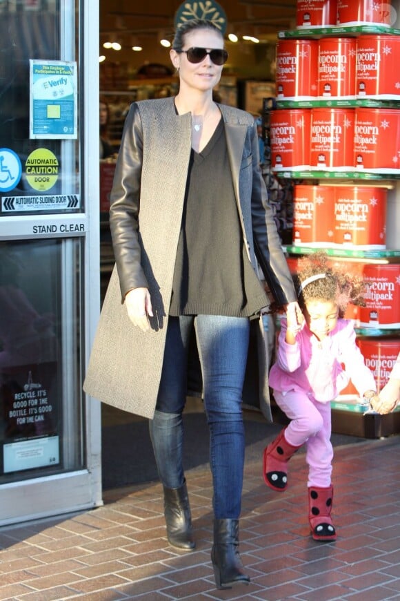 Heidi Klum et sa fille Lou à Los Angeles, le 26 décembre 2012.