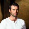 L'amour est dans le pré 8 - Nicolas, 33 ans, éleveur de vaches laitières. M6 le décrit comme un grand travailleur. "Bourré de charme, sexy, on sent pourtant une petite fêlure en lui. Parfois bourru, c'est quelqu'un de romantique, doux et câlin. Il adore son métier et a beaucoup d'amis. Ancien fêtard, il a désormais envie de se poser avec une femme", selon la prod.