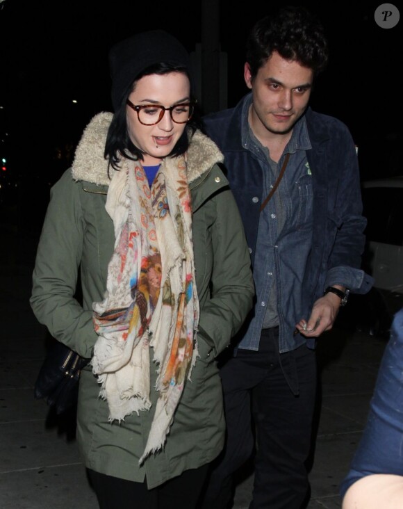 Katy Perry et John Mayer après un dîner en tête à tête au restaurant Matsuhisa de West Hollywood, le 27 décembre 2012.