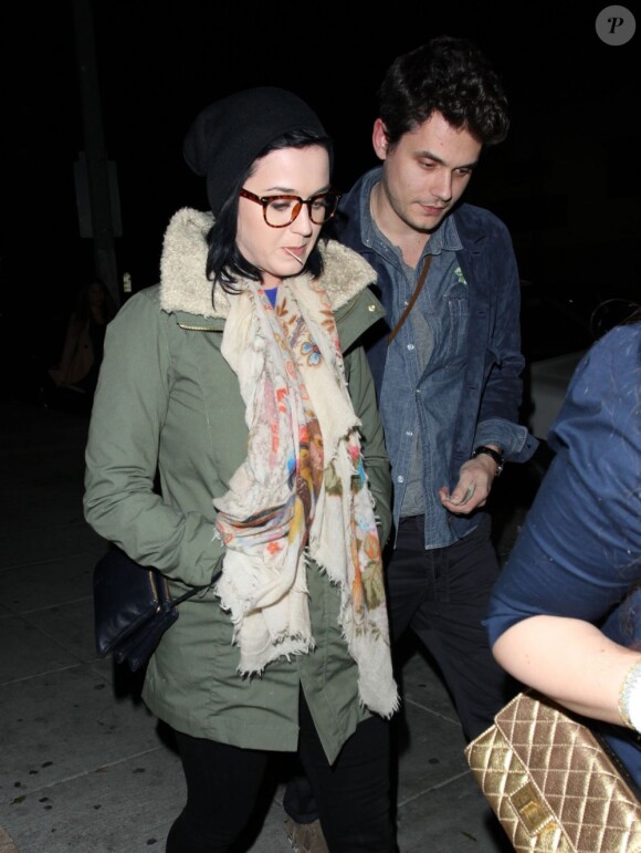 Katy Perry et John Mayer après un dîner en tête à tête au restaurant Matsuhisa de West Hollywood (Californie), le jeudi 27 décembre 2012.