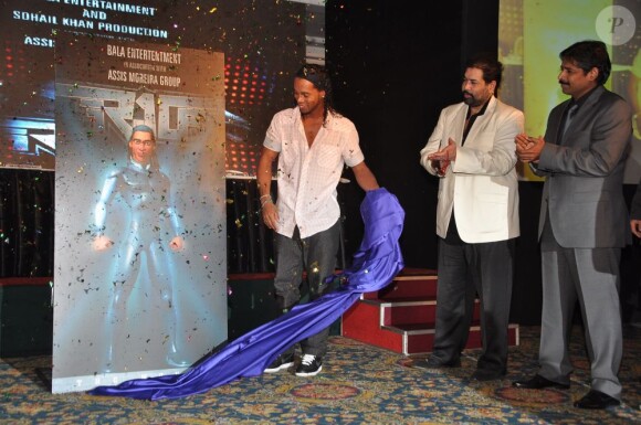 Ronaldinho à la conférence de presse de lancement du film d'animation R-10, dont il sera le héros, au Meridien Hotel de Pune, en Inde, le 28 décembre 2012.