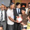 ''En foot comme en cinéma, il n'y a pas de limites", a dit Ronaldinho lors de la conférence de presse de lancement du film d'animation R-10, dont il sera le héros, au Meridien Hotel de Pune, en Inde, le 28 décembre 2012.