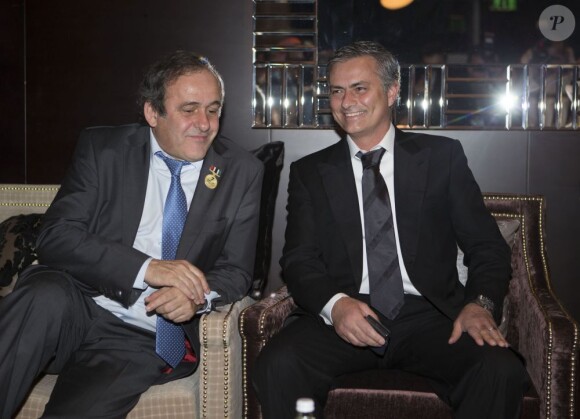 Michel Platini et José Mourinho lors du gala des Globe Soccer Awards à Dubai le 28 décembre 2012.