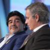 Entre Diego Maradona, sacré Joueur du siècle, et José Mourinho, désigné meilleur entraîneur mais aussi meilleur attraction médiatique, c'était l'amour fou au gala des Globe Soccer Awards à Dubai le 28 décembre 2012.