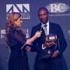 Eric Abidal a reçu le trophée de la Meilleure carrière au gala des Globe Soccer Awards à Dubai le 28 décembre 2012.