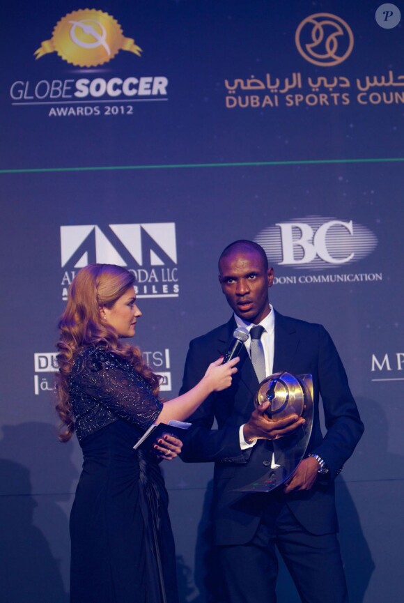 Eric Abidal a reçu le trophée de la Meilleure carrière au gala des Globe Soccer Awards à Dubai le 28 décembre 2012.