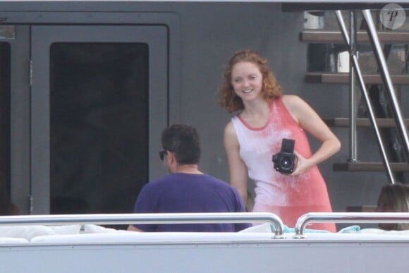 Lily Cole en vacances sur un yacht sur l'île de Saint-Barthélemy le 30 décembre 2012. L'Anglaise profite de ses vacances avec des amis.