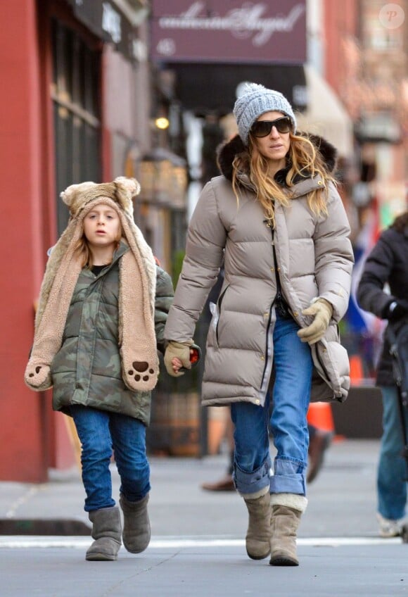 Sarah Jessica Parker se promène avec son adorable fils James, dans les rues de New York, le 2 Janvier 2013.
